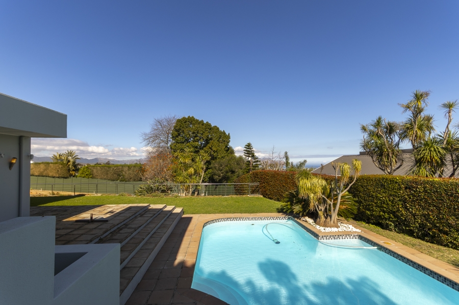 To Let 4 Bedroom Property for Rent in Helderberg Estate Western Cape